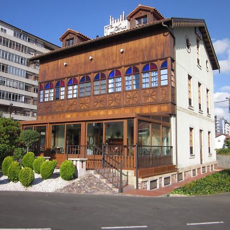 Hotel Castillo De Gauzon Salinas  Exteriör bild